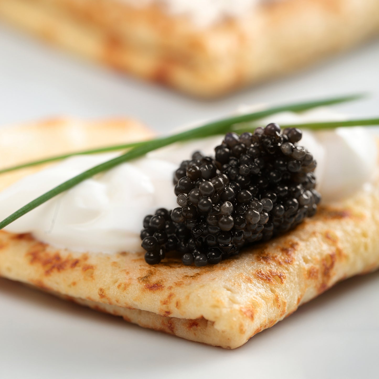 Набор для подачи черной икры Frosista с блинами и сметаной