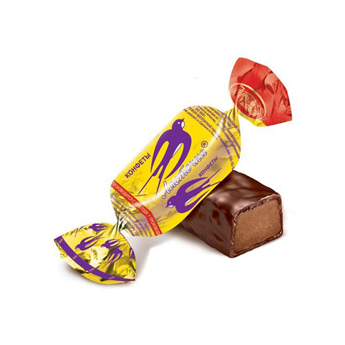 картинка Конфеты шоколадные "Ласточка" Красный Октябрь. Помада крем-брюле с добавлением апельсиновой подварки, какао и сливочного масла. 250г – Prostor.ae